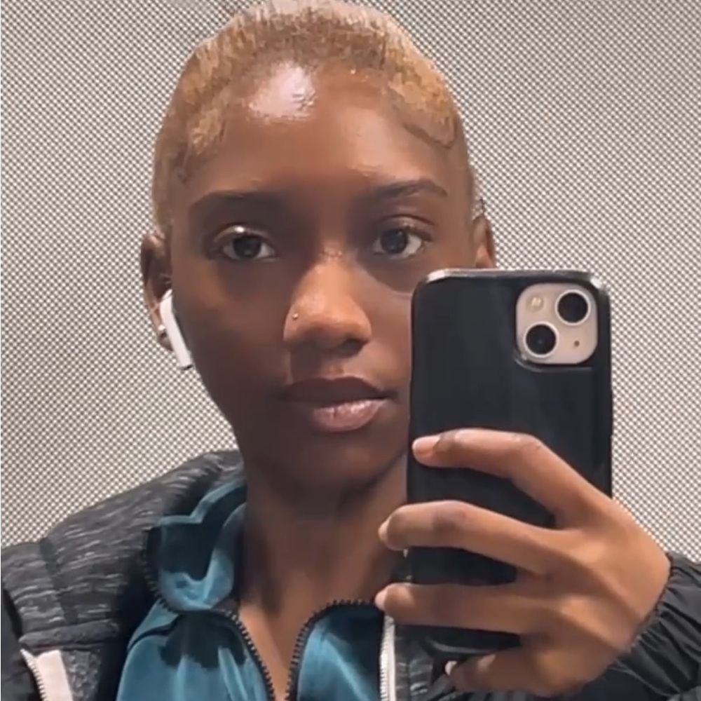 Meet your Posher, Davine